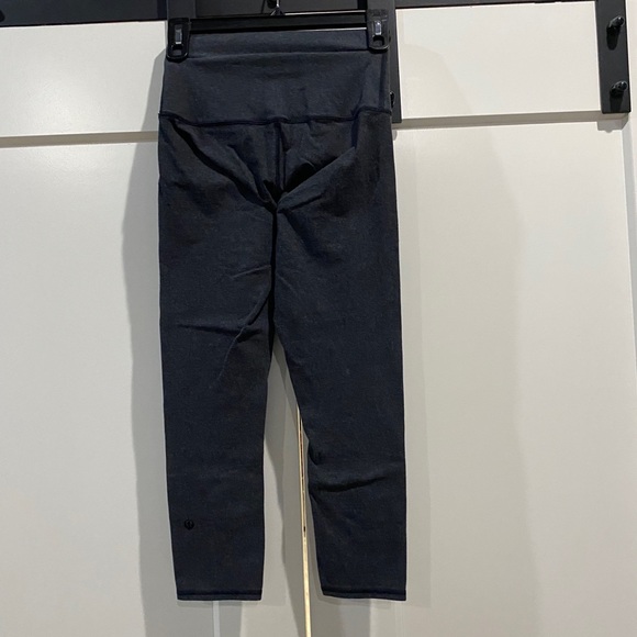 Lululemon crops - Picture 2 of 4